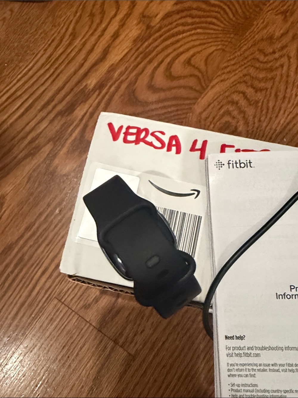 fitbit Versa 4 Smartwatch in Black with Black Band - Picture 4 of 5
